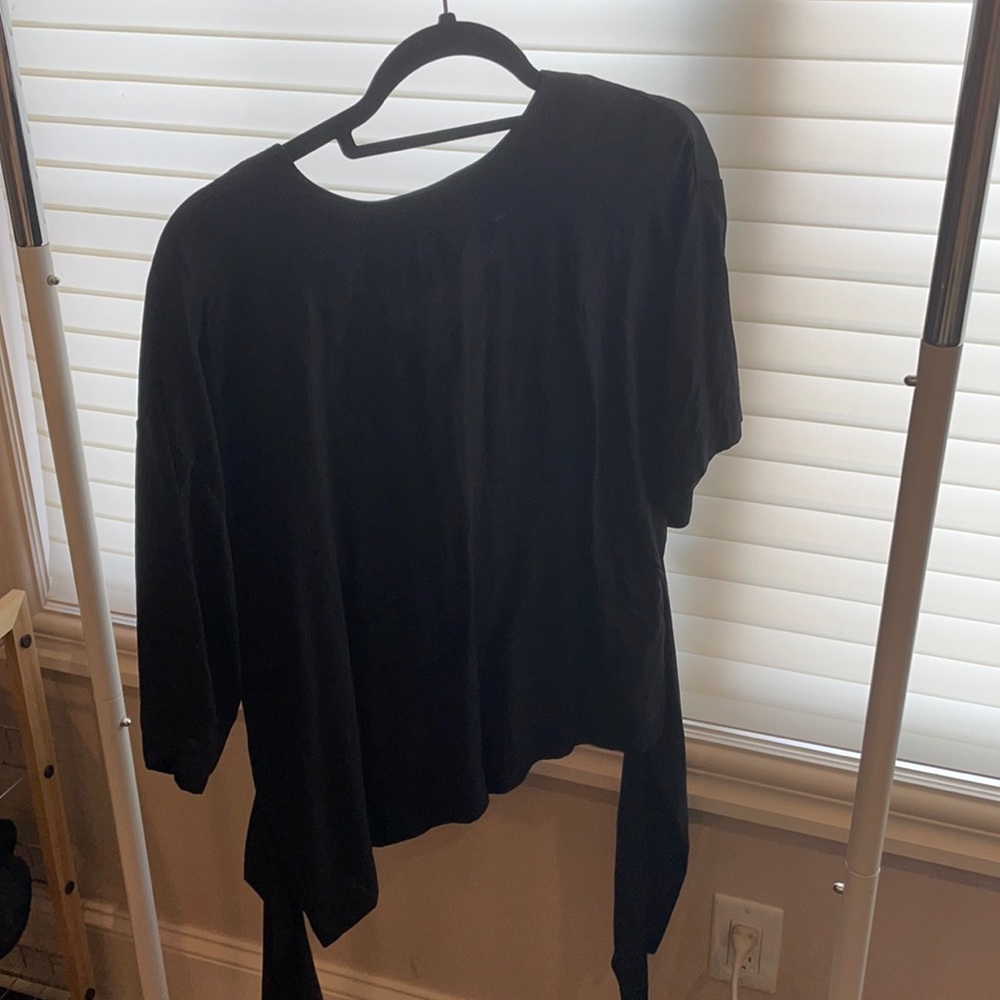 Black mid sleeve shirt with waist tie